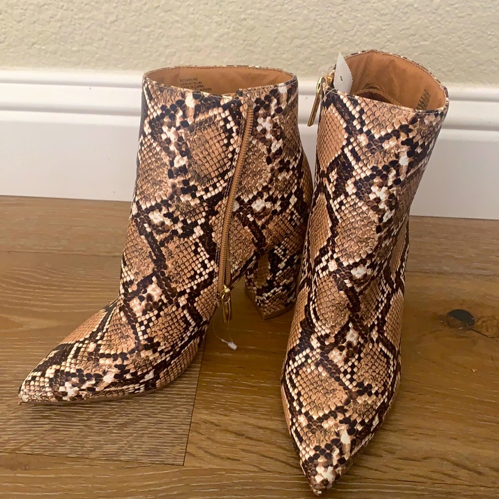 JUSTFAB SNAKESKIN BOOTS SIZE 9